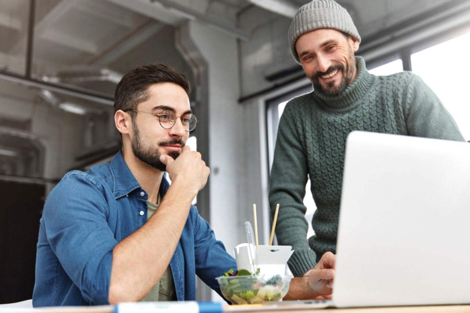 Persona in meditazione durante un momento di crescita personale